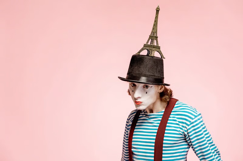 characteristics of surrealist art