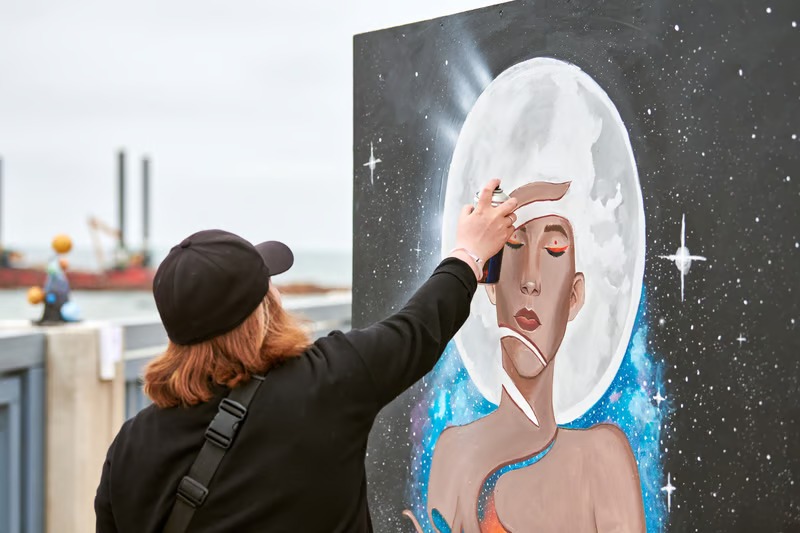 surrealist art characteristics
